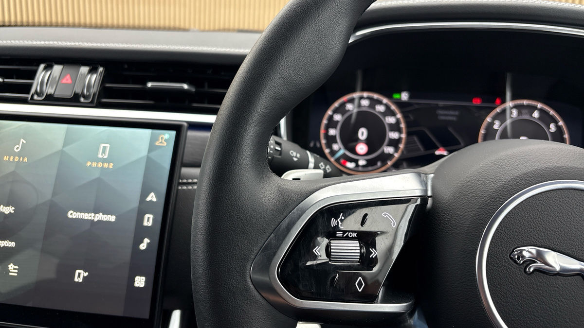 Jaguar XF Image 13