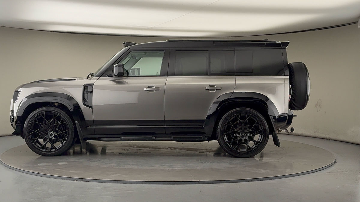 Land Rover Defender 110 Urban Image 15