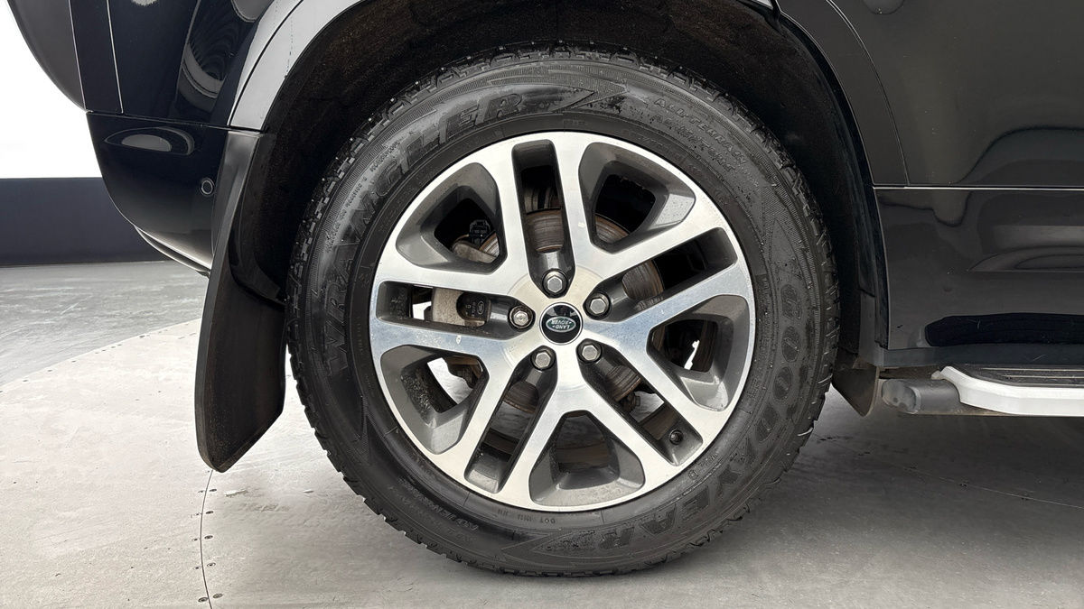 Land Rover Defender 110 Image 10