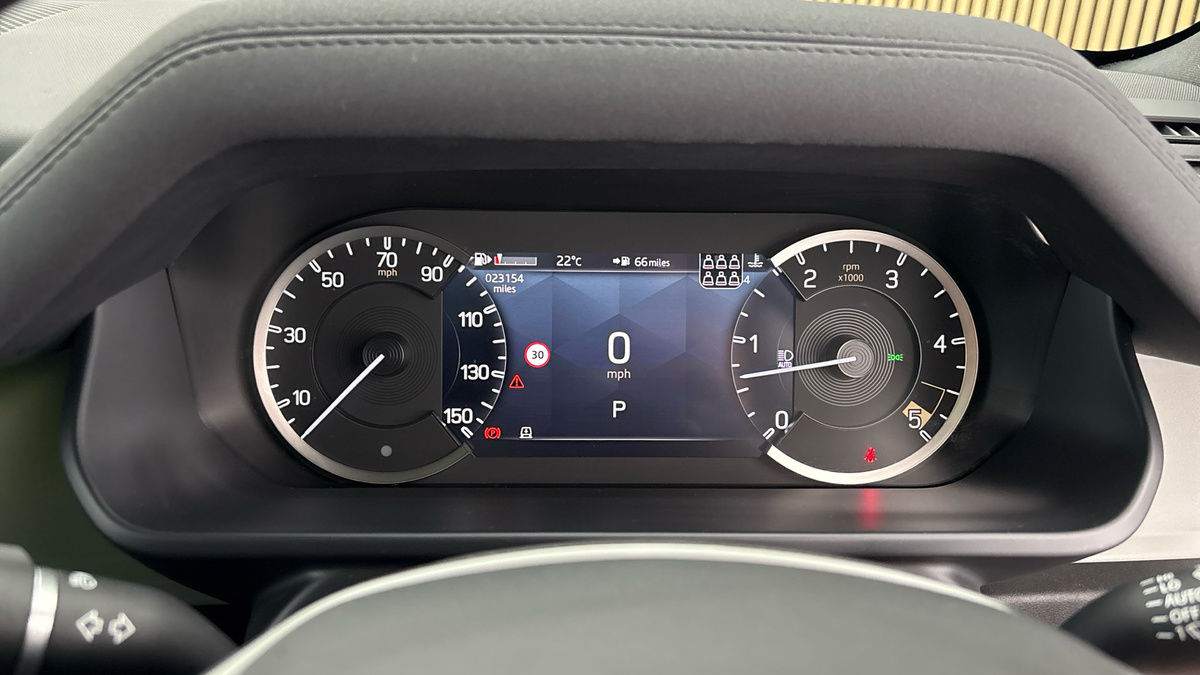 Land Rover Defender 130 Image 28