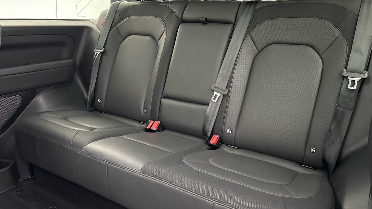 Land Rover Defender 90 Image 8
