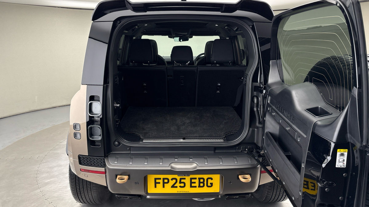 Land Rover Defender 110 Urban Image 11
