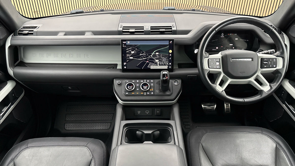 Land Rover Defender 110 Image 12