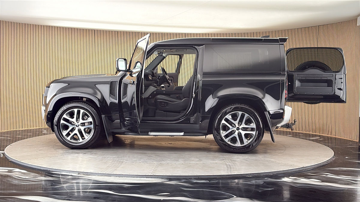 More views of Land Rover Defender 90