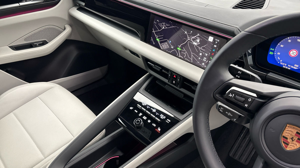 Porsche Macan Image 18