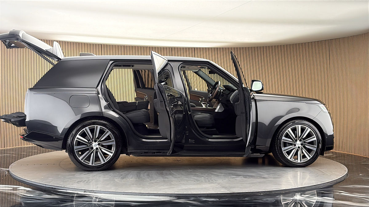 More views of Land Rover Range Rover