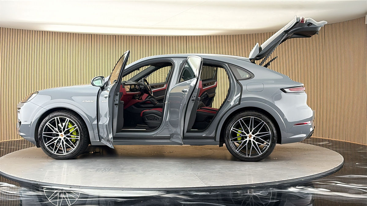More views of Porsche Cayenne