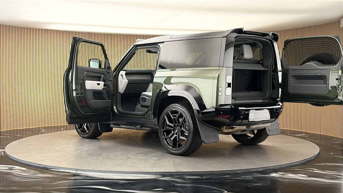 More views of Land Rover Defender 90