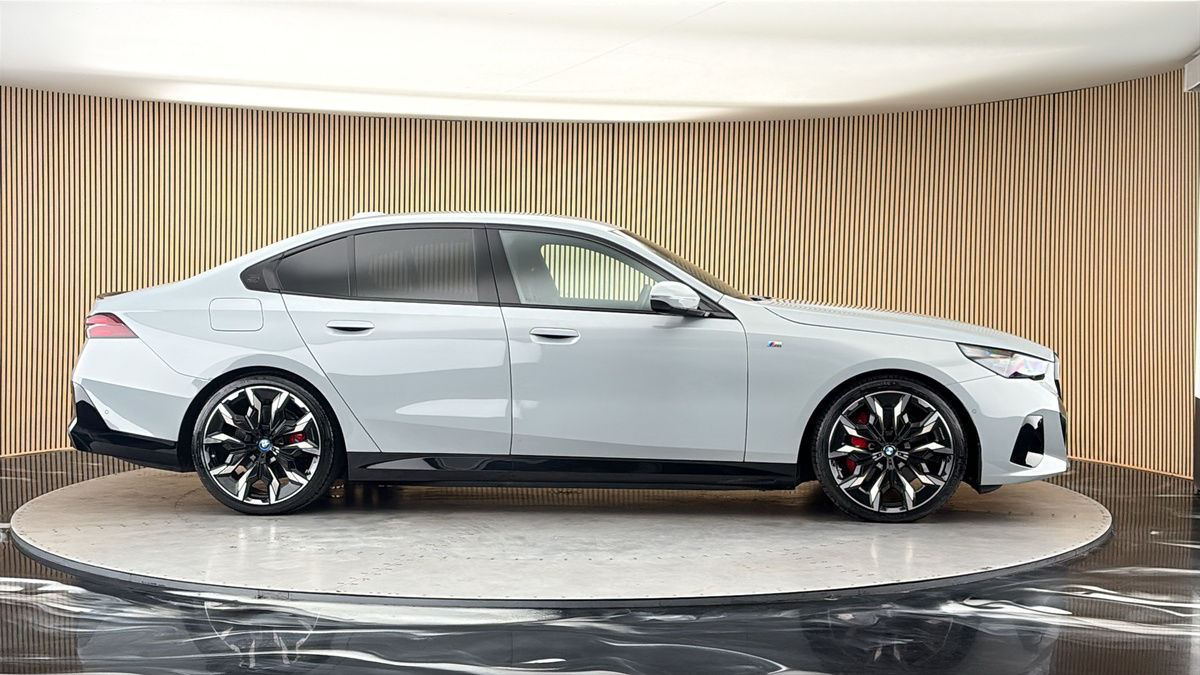 More views of BMW i5