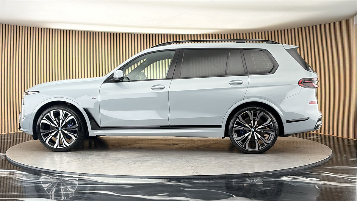 More views of BMW X7