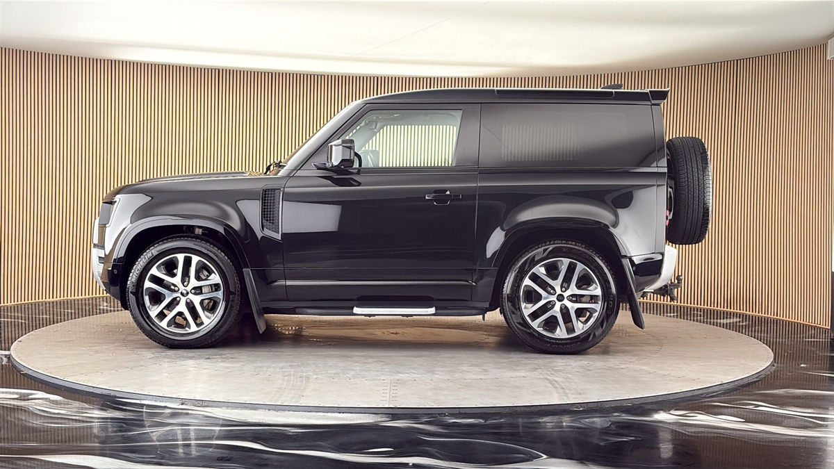 Land Rover Defender 90 Image 15