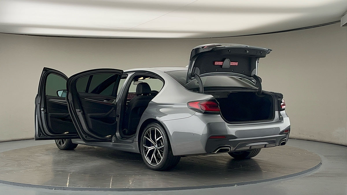 BMW 5 Series Image 23