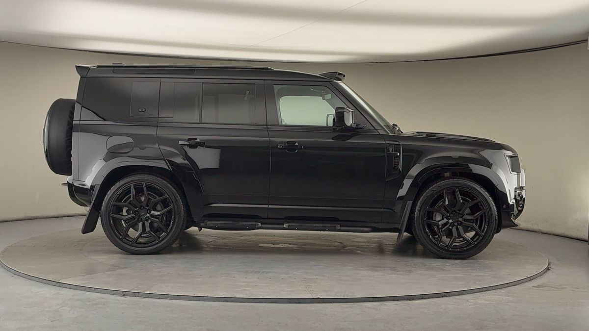 Land Rover Defender 110 Urban Image 16