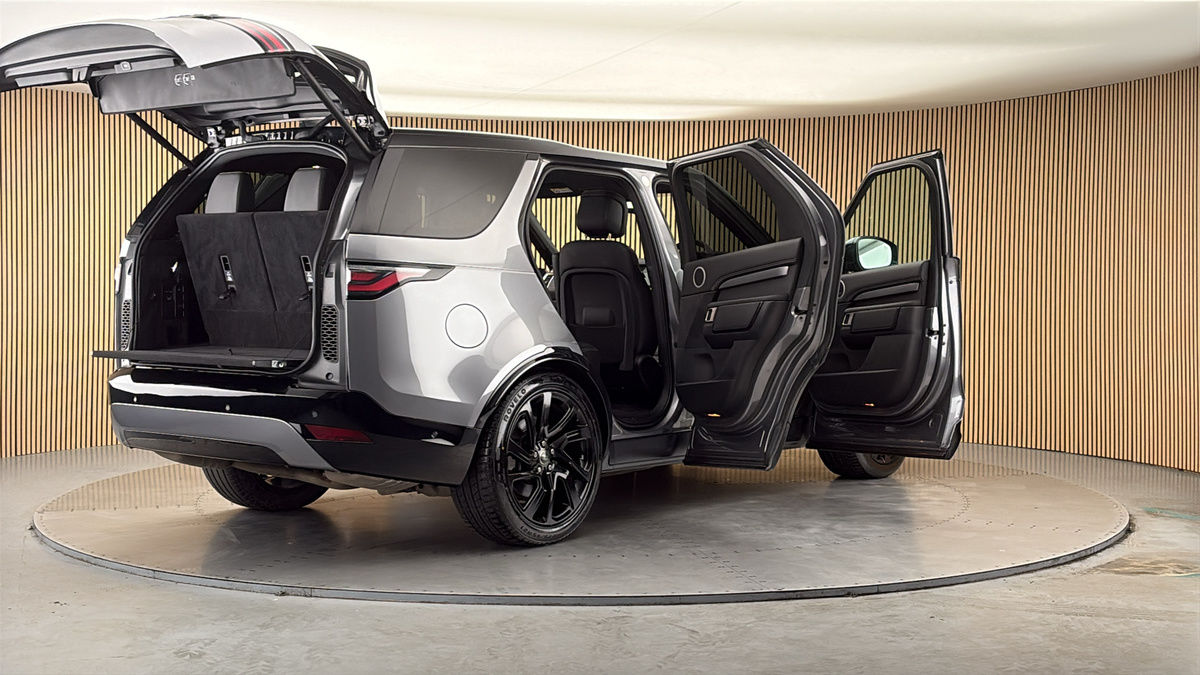 More views of Land Rover Discovery