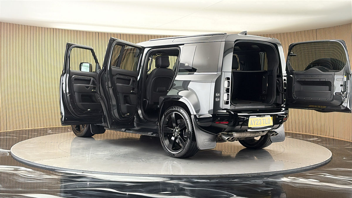 More views of Land Rover Defender 110
