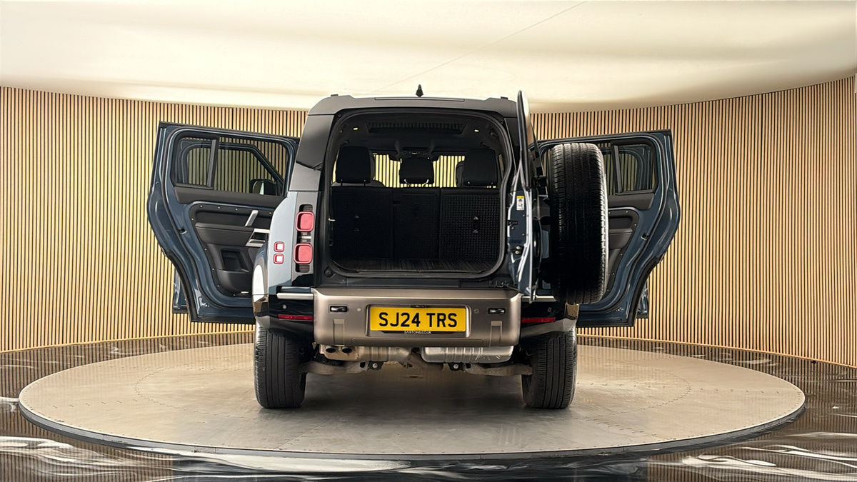 More views of Land Rover Defender 110
