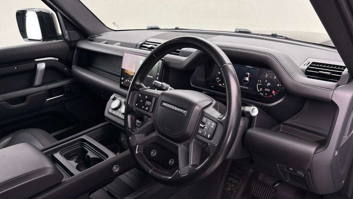 Land Rover Defender 110 Image 5