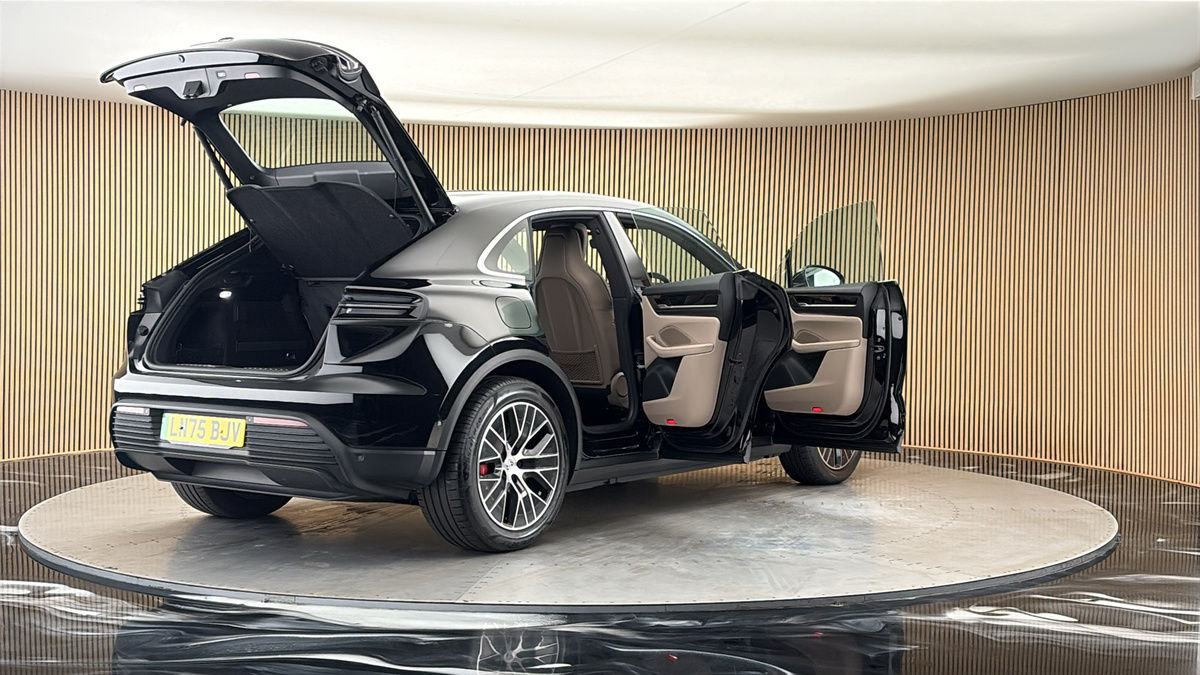 More views of Porsche Macan
