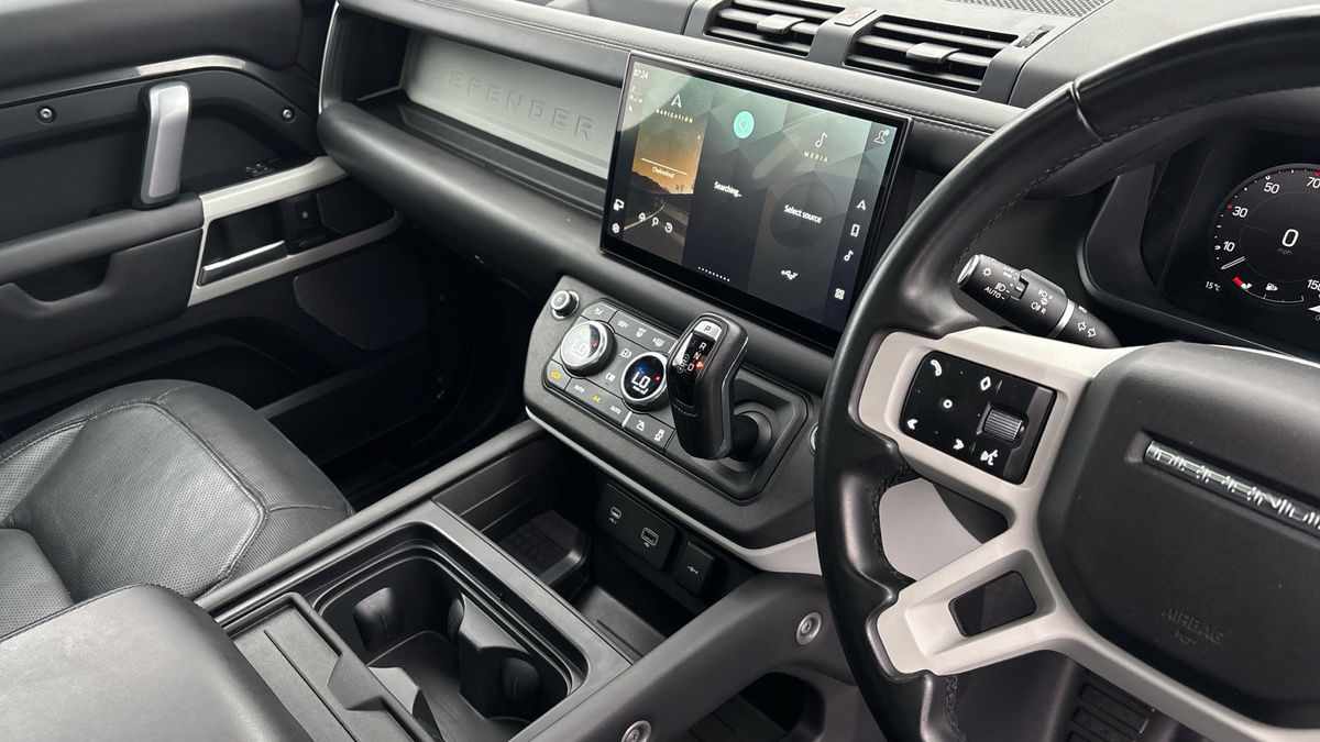 Land Rover Defender 110 Image 18