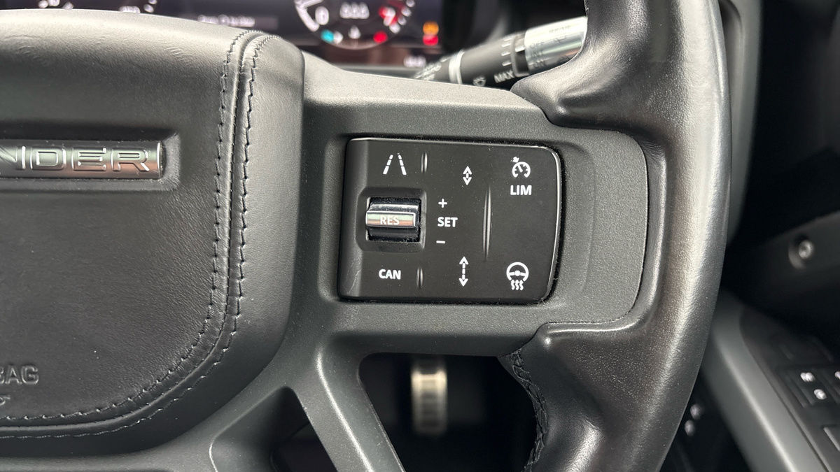 Land Rover Defender 110 Image 14