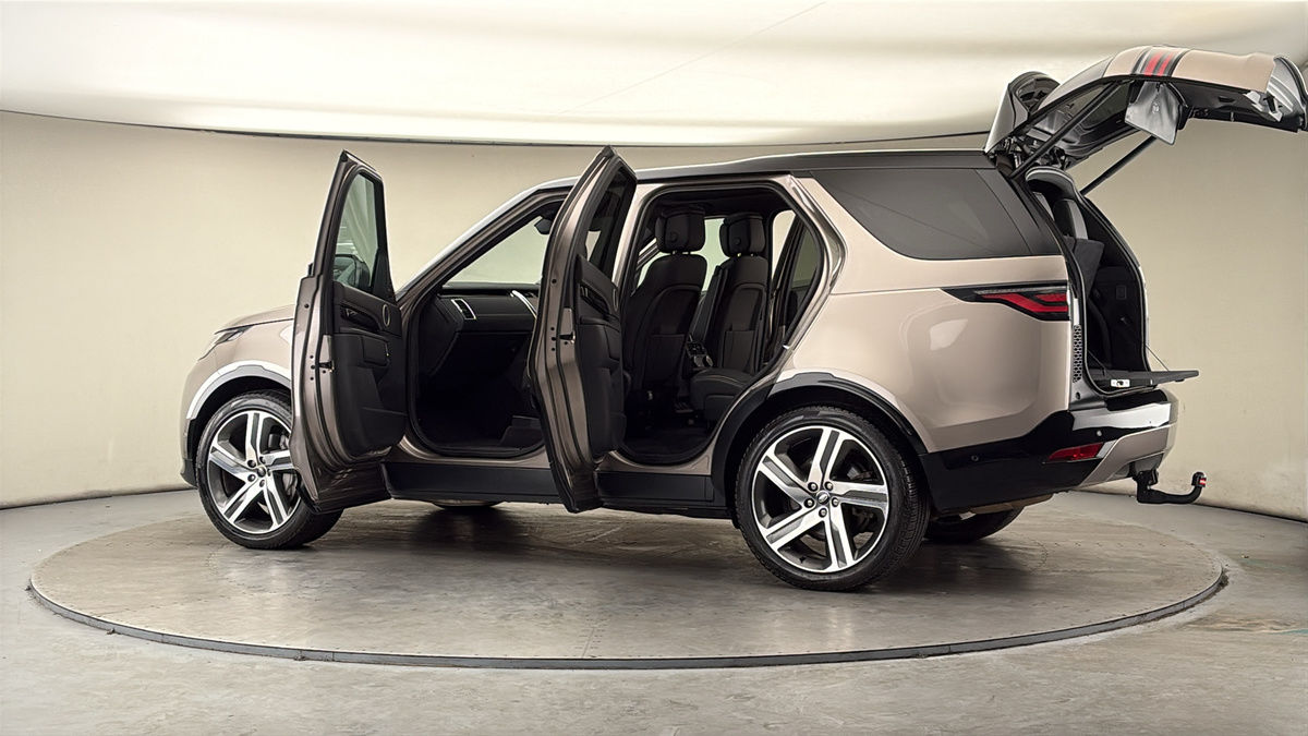 More views of Land Rover Discovery