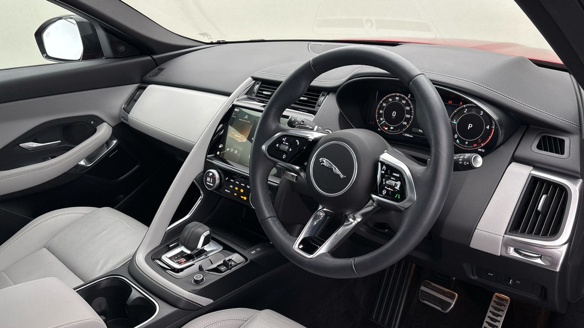 Jaguar E-PACE Image 5