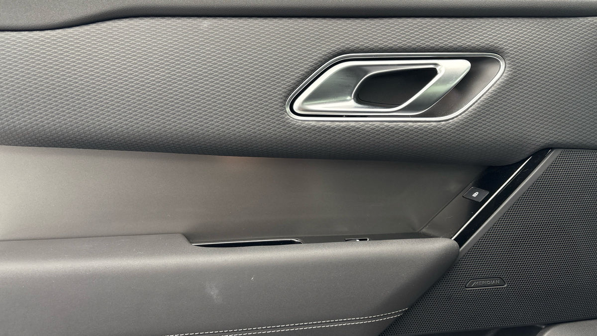 Land Rover Range Rover Velar Image 19