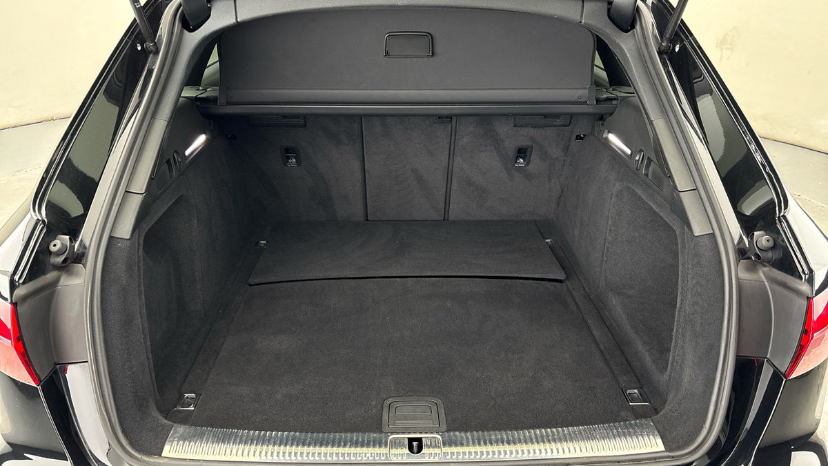 Audi A4 Avant Image 11