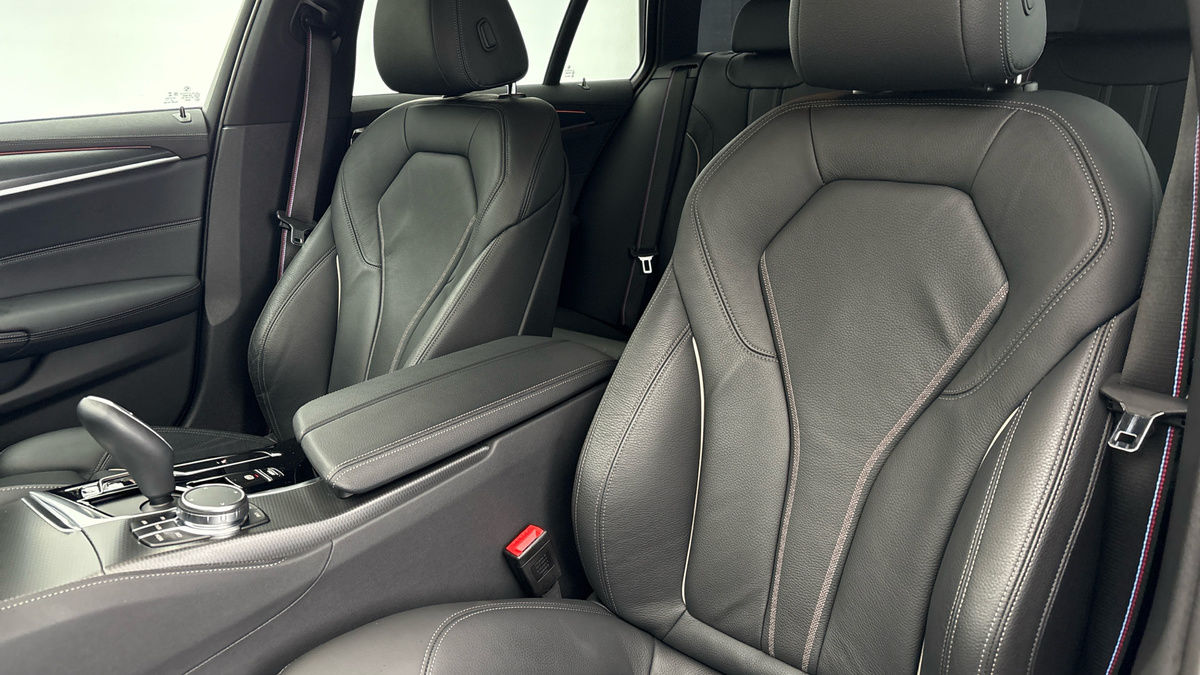 BMW 5 Series Image 7