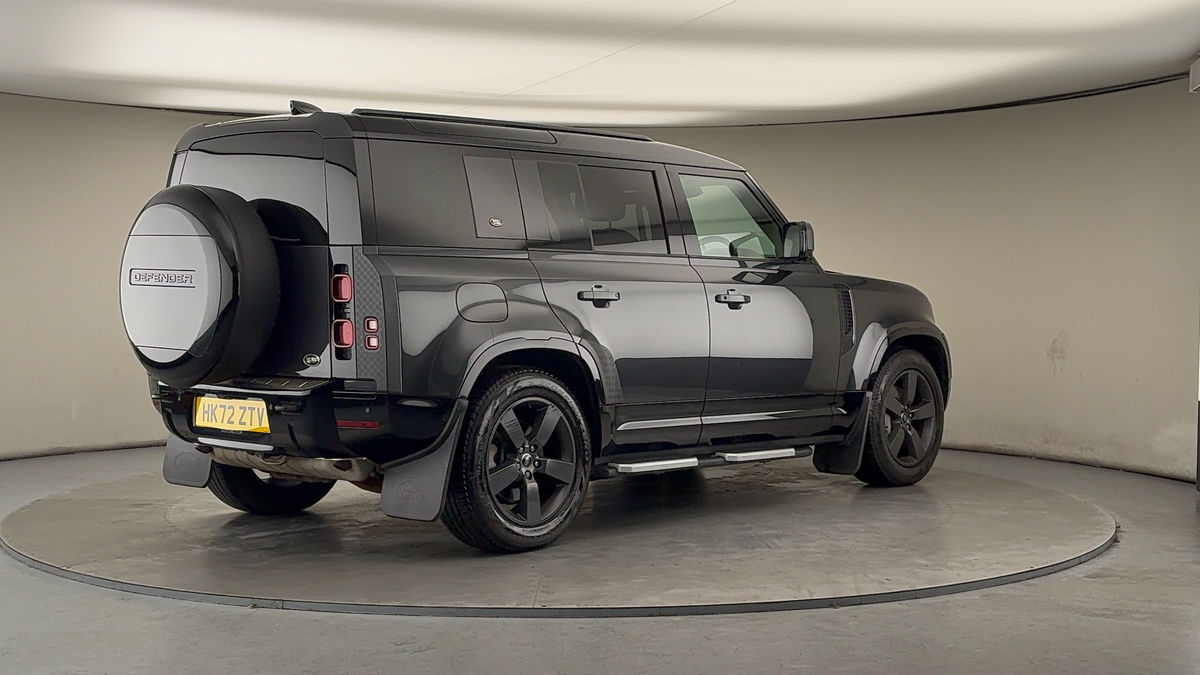 Land Rover Defender 110 Image 21