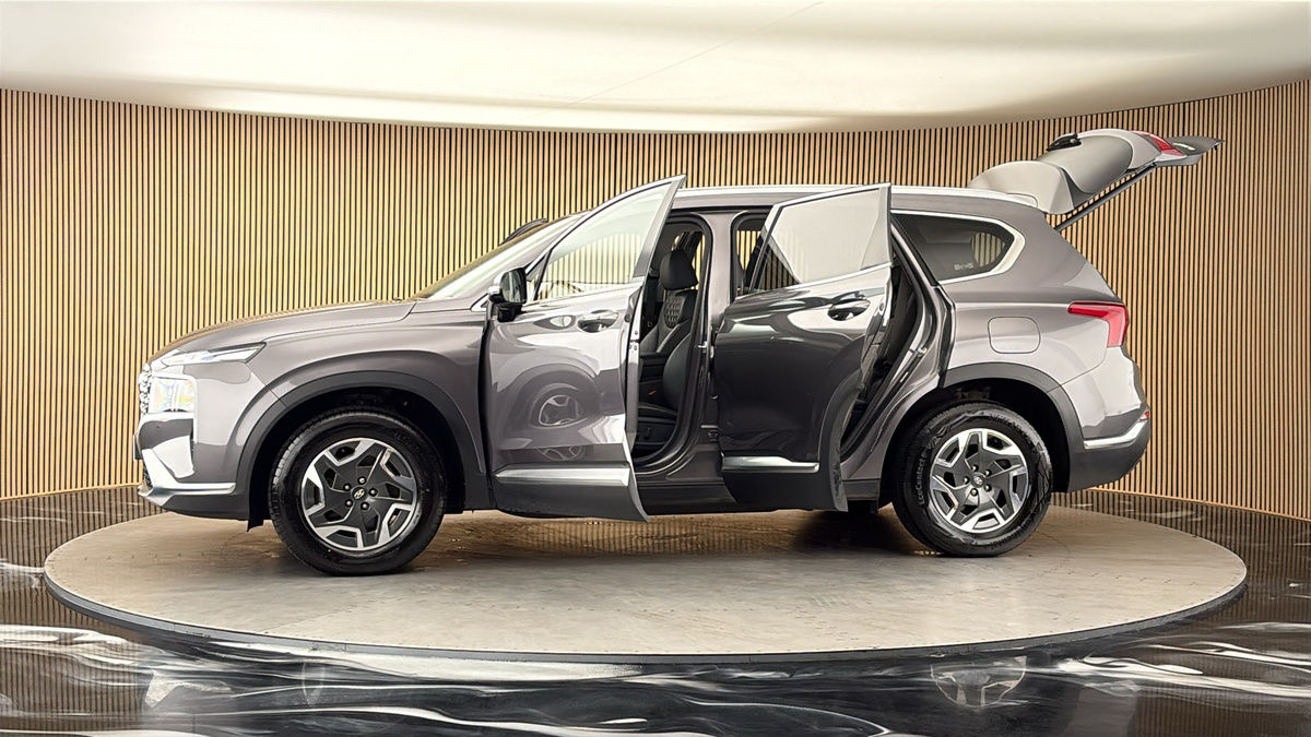 More views of Hyundai Santa Fe