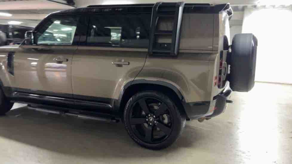 More views of Land Rover Defender 110