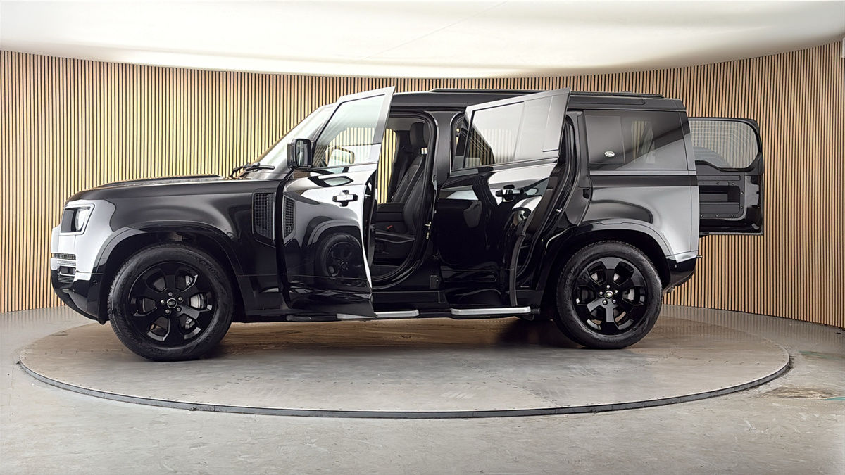 More views of Land Rover Defender 110