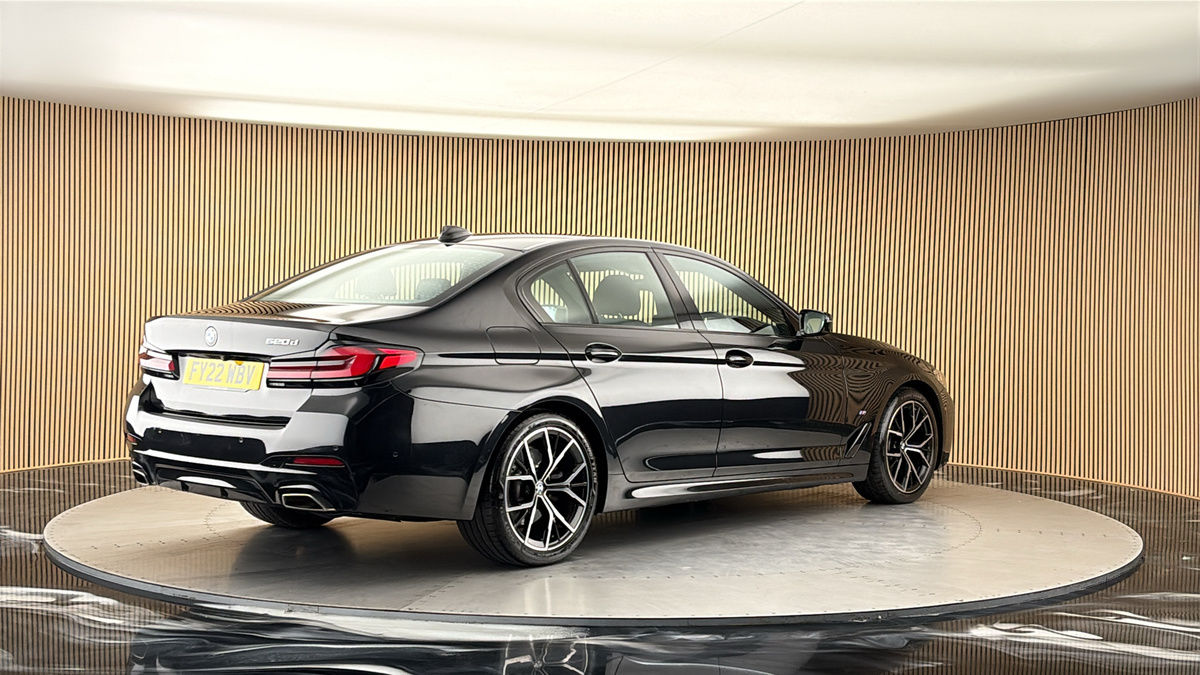 BMW 5 Series Image 21