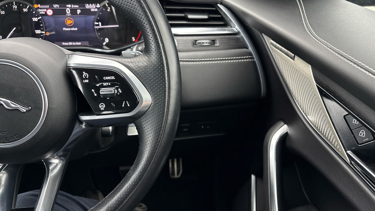 Jaguar F-PACE Image 14