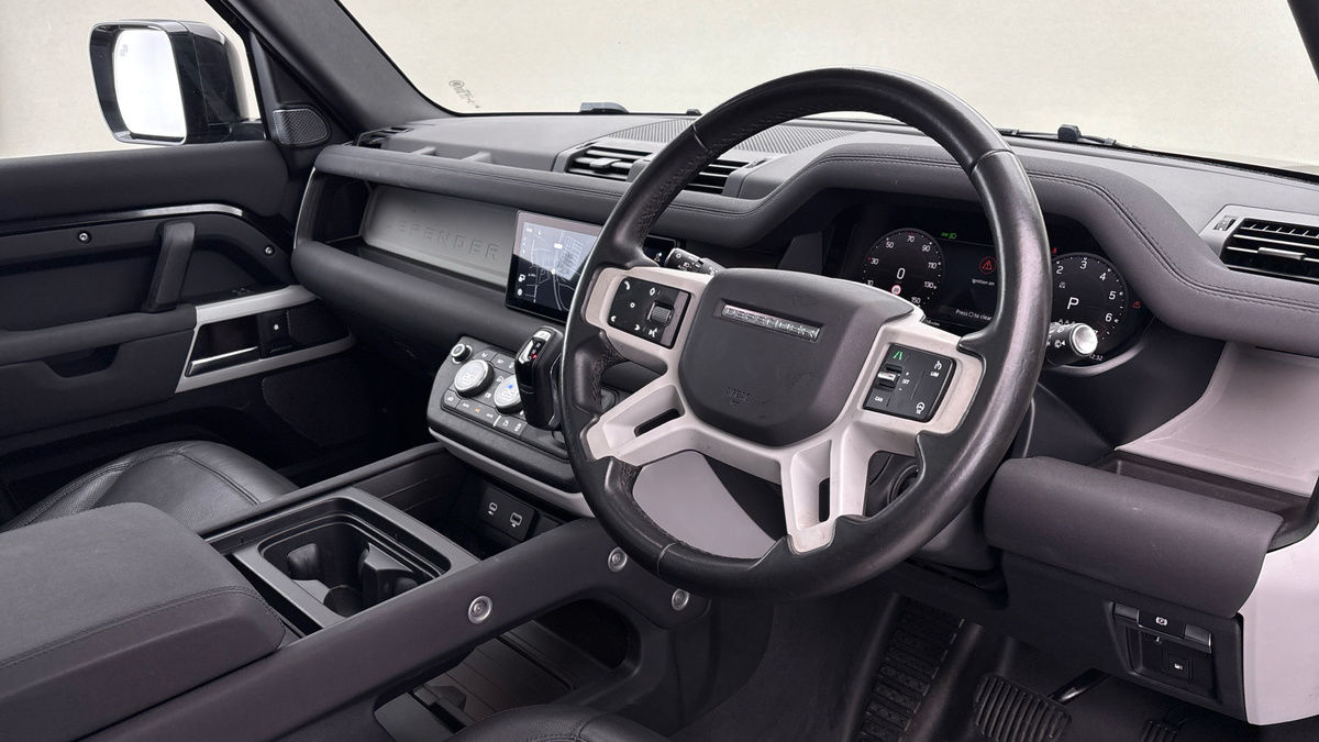 Land Rover Defender 110 Image 5