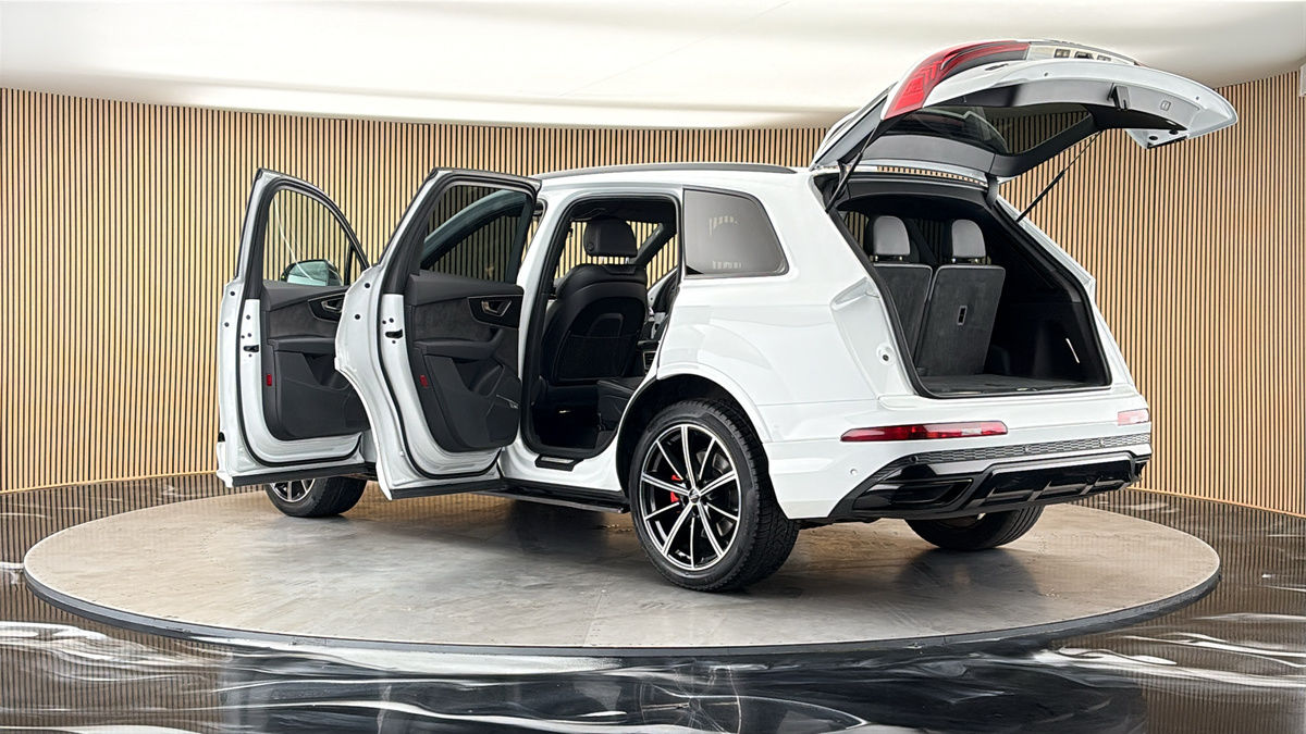 More views of Audi Q7