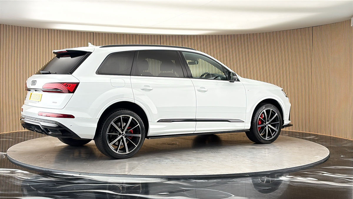 More views of Audi Q7