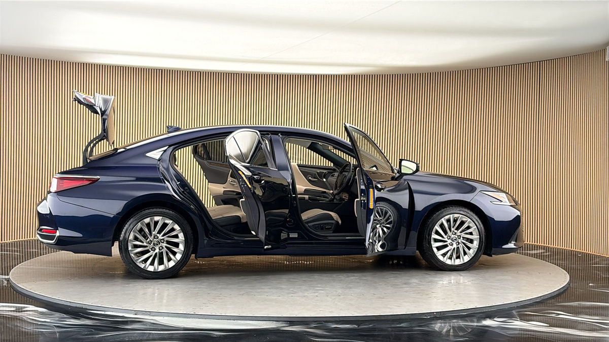 More views of Lexus ES