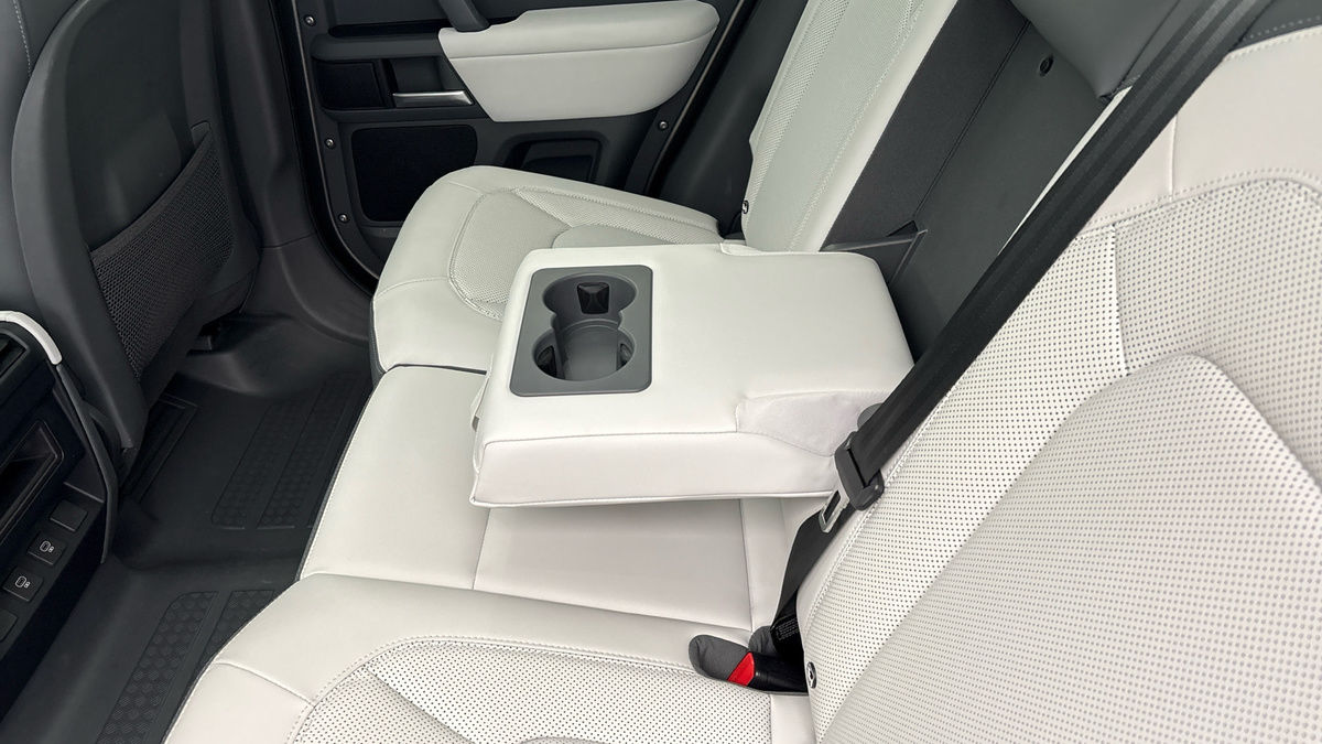 Land Rover Defender 110 Urban Image 9