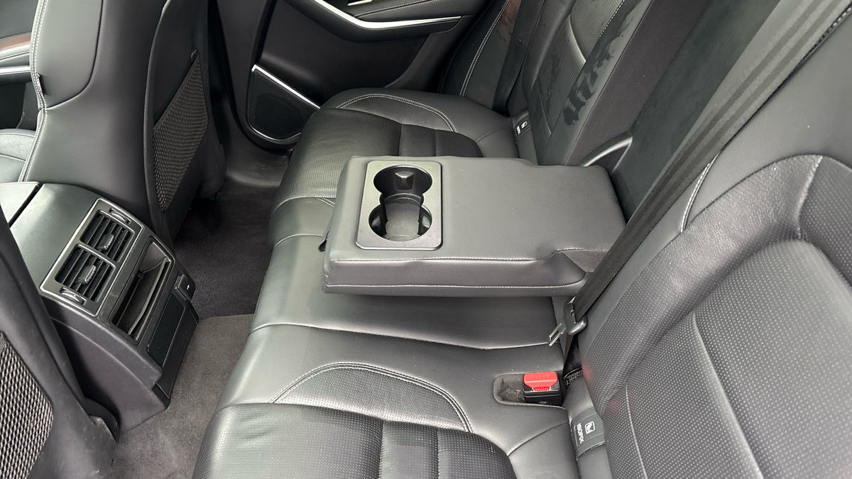 Jaguar F-PACE Image 9