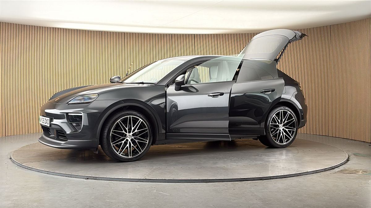 More views of Porsche Macan