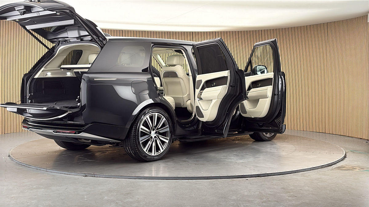 More views of Land Rover Range Rover