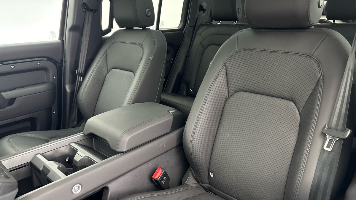 Land Rover Defender 110 Urban Image 7