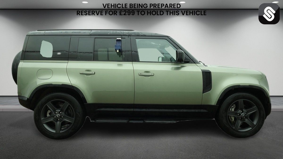 Land Rover Defender 110 Image 5