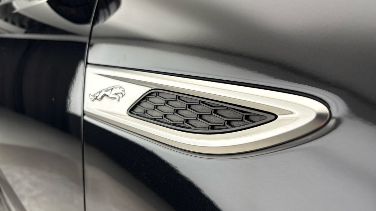 Jaguar E-PACE Image 6