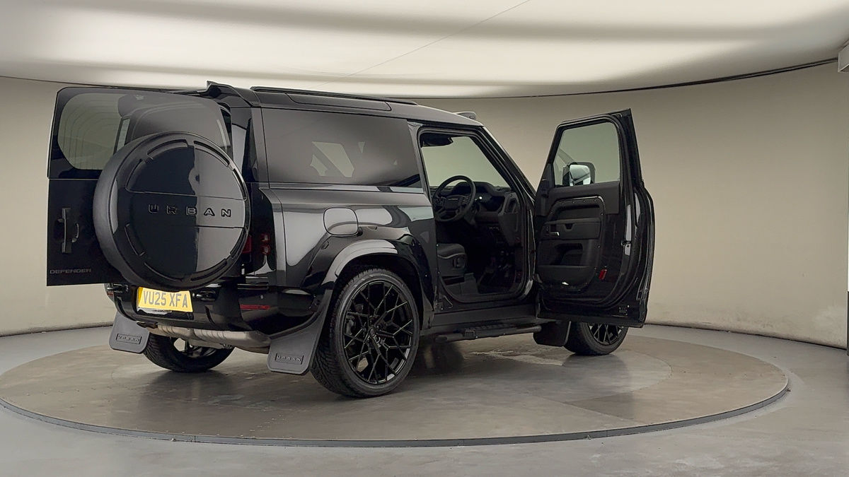 More views of Land Rover Defender 90