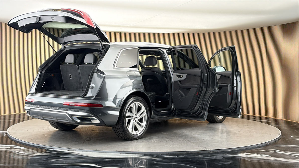 More views of Audi Q7