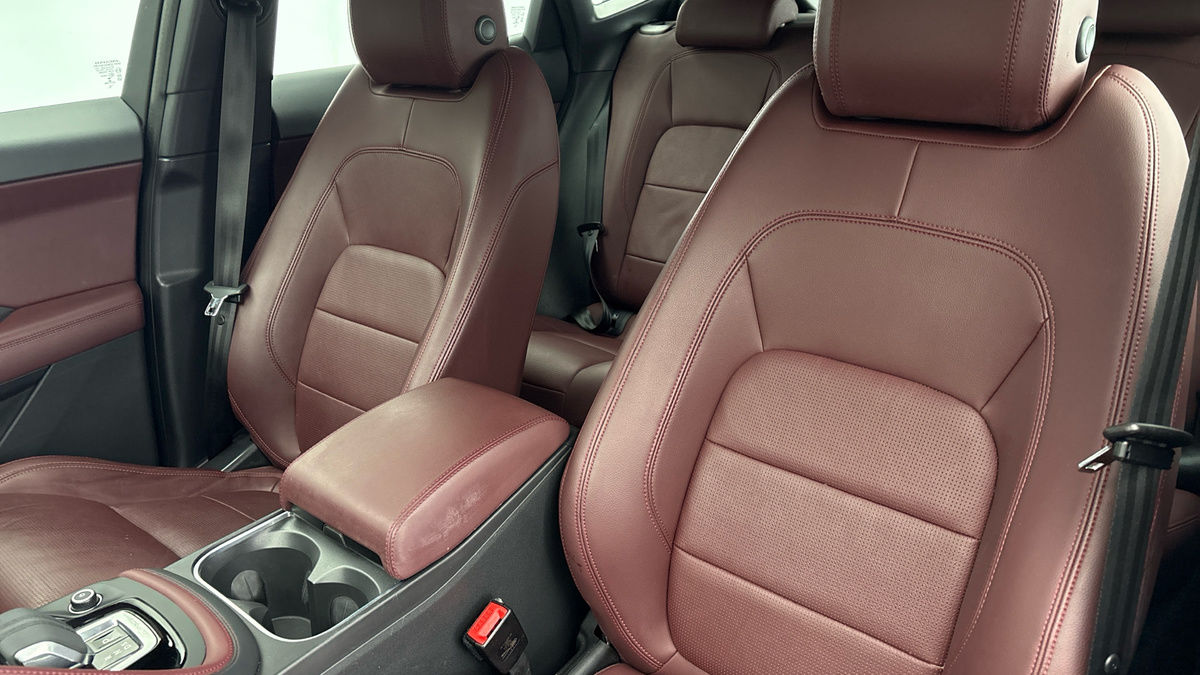 Jaguar E-PACE Image 7