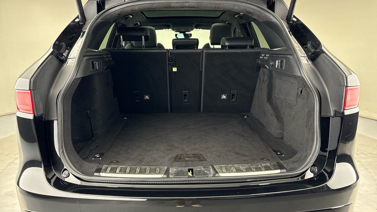 Jaguar F-PACE Image 11